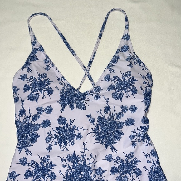 BERLOOK V Neck Backless One-Piece Swimsuit LARGE - Picture 5 of 14